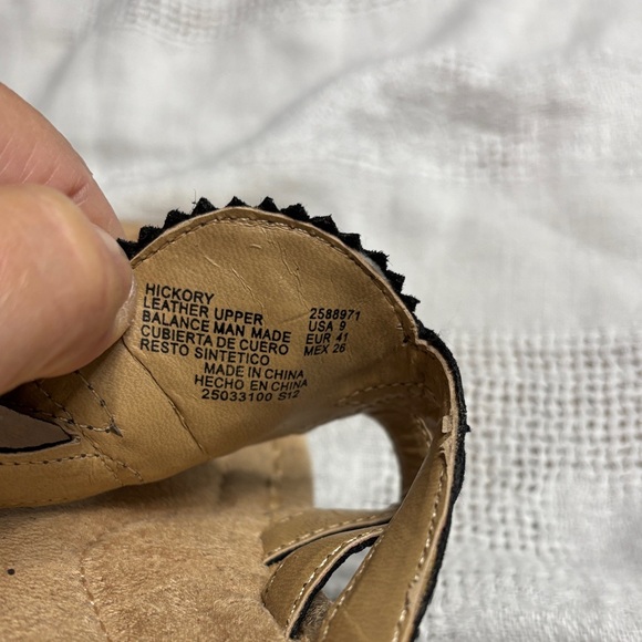 Earth Spirit Women's Black and Beige Sandals - Picture 11 of 12